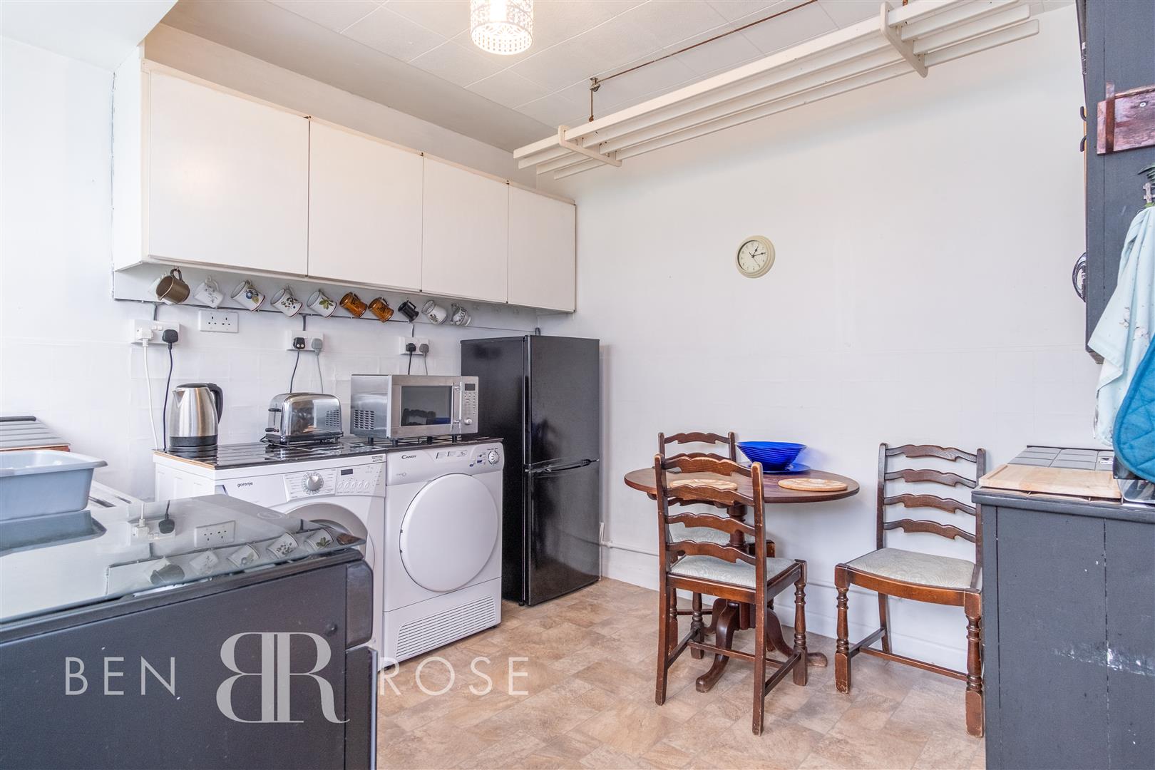 2 bed property in Lydric Avenue, Preston